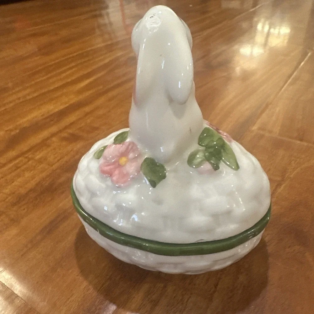 Vintage 80s Avon Bunny Rabbit Easter Holiday Spring Lidded‎ Trinket Box Brazil